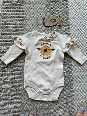 Mommy's Sunflower Cream Baby Bodysuit 0-3 months rabbit and bear